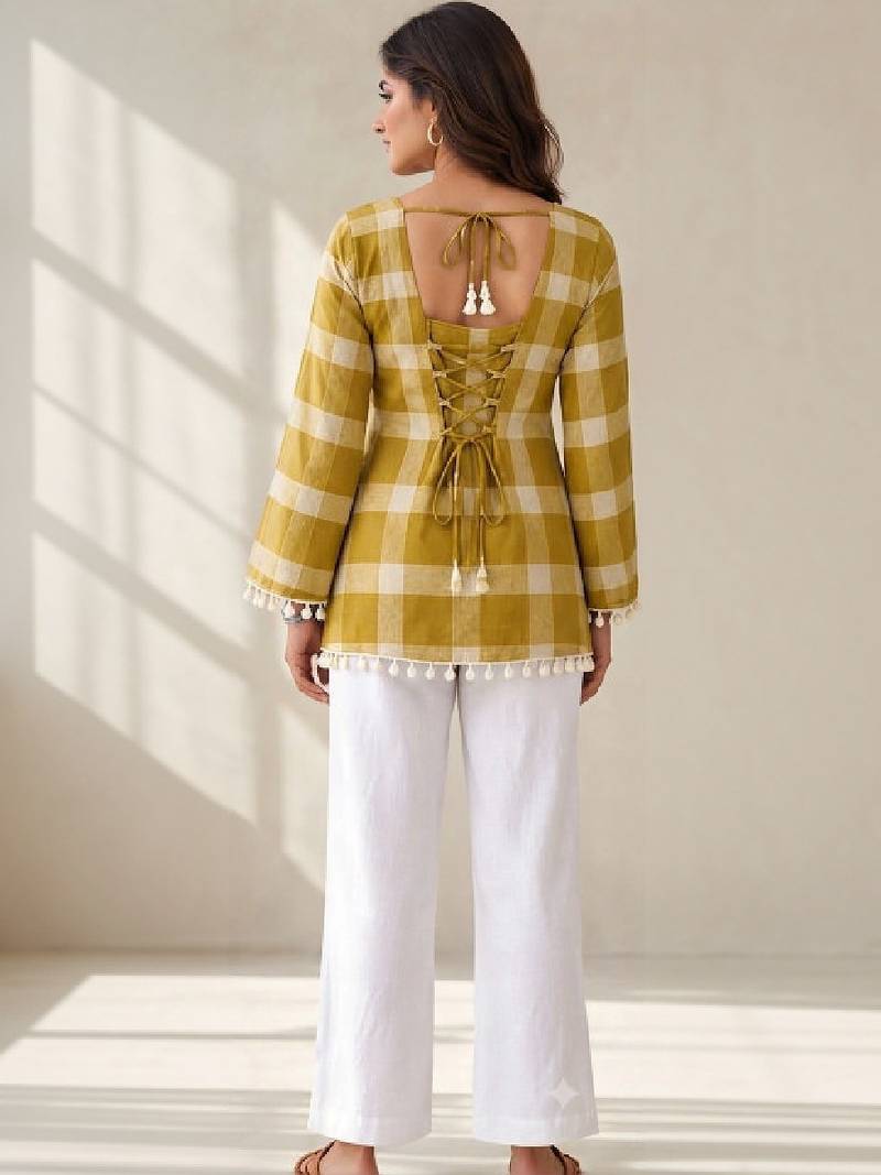Women checked flared sleeves kurta