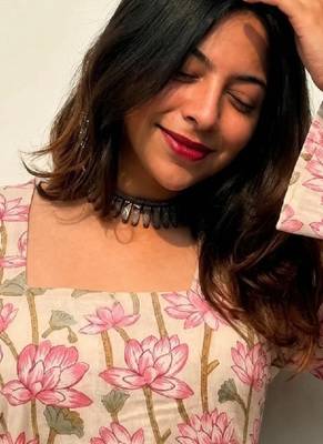 Women floral printed flared sleeves floral kurta 4