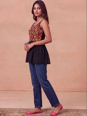 Women floral embroidered thread work floral georgette kurta 2