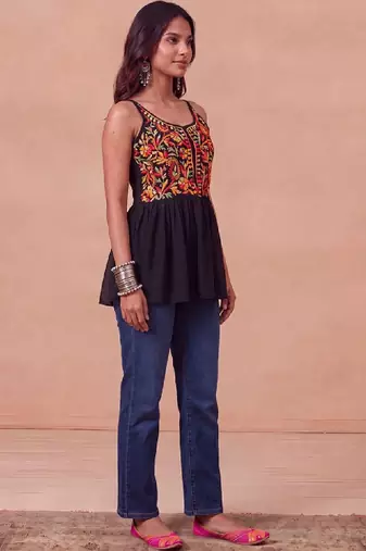 Women floral embroidered thread work floral georgette kurta