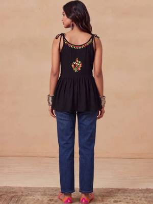 Women floral embroidered thread work floral georgette kurta 4