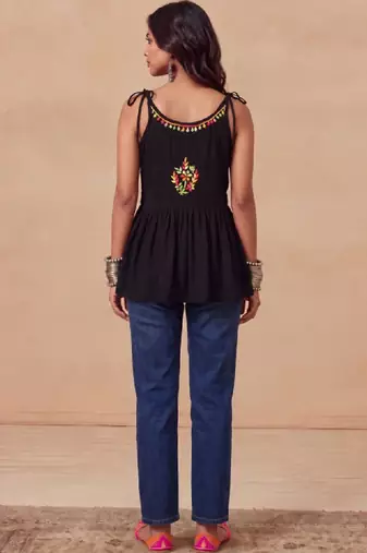 Women floral embroidered thread work floral georgette kurta