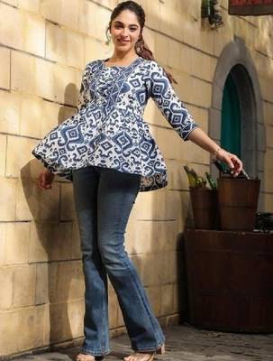Women ethnic motifs printed indie prints kurta 1