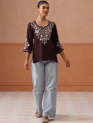 Women embroidered thread work kurta 2