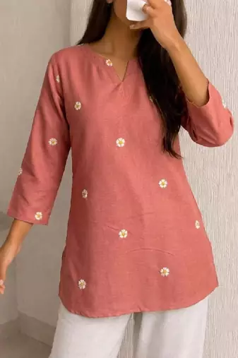 Women floral embroidered floral kurta