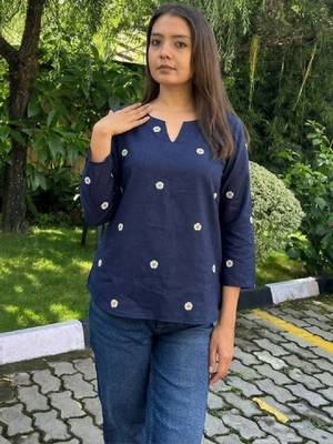 Women floral embroidered thread work floral kurta 1
