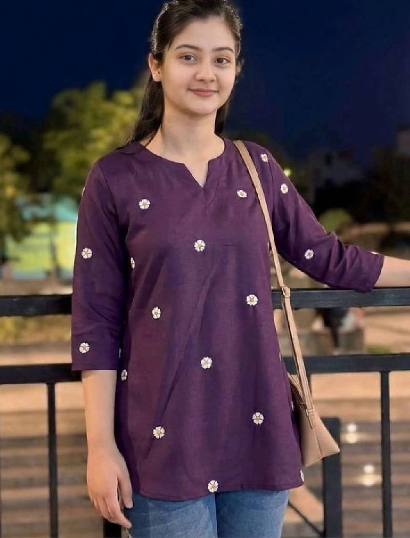 Women floral embroidered thread work floral kurta