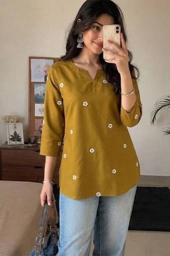 Women floral embroidered thread work kurta