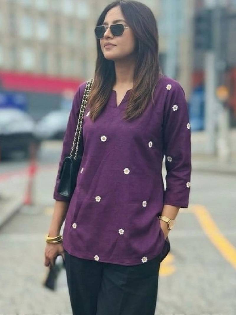 Women floral embroidered floral kurta
