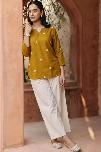 Women floral embroidered floral kurta