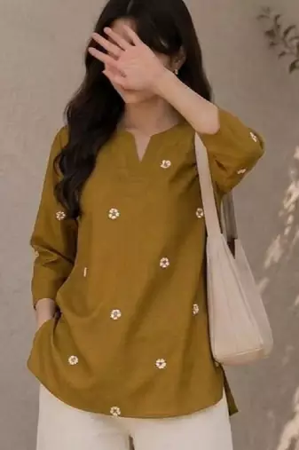 Women floral embroidered floral kurta