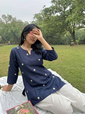 Women floral embroidered floral kurta 1