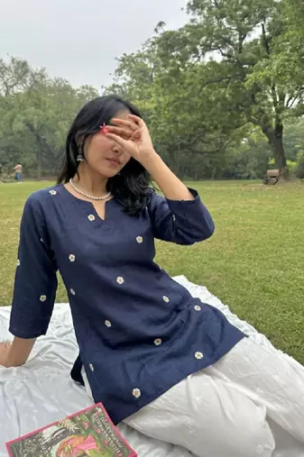 Women floral embroidered floral kurta