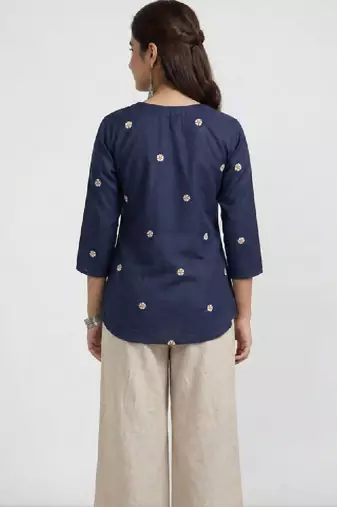 Women floral embroidered floral kurta