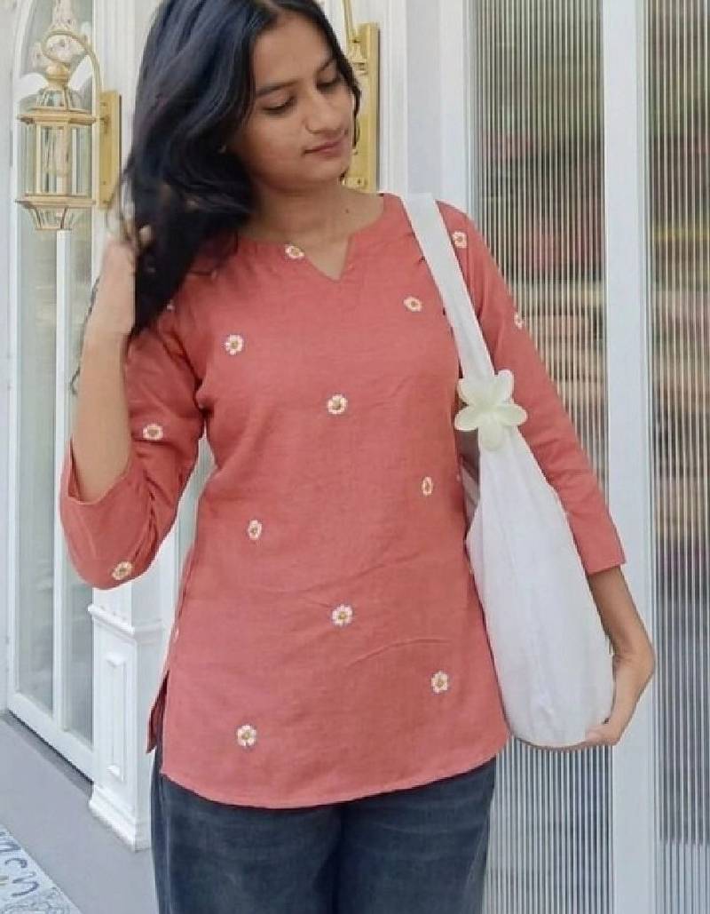 Women floral embroidered floral kurta