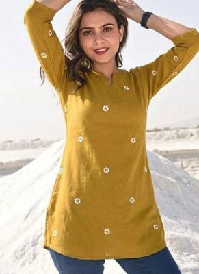 Women floral embroidered thread work kurta 1