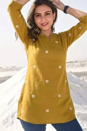 Women floral embroidered thread work kurta