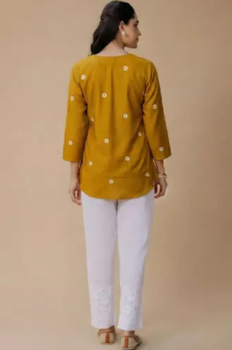 Women floral embroidered thread work kurta