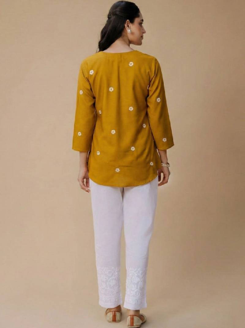 Women floral embroidered thread work kurta