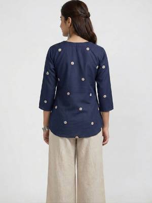 Women floral embroidered floral kurta 4