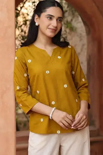 Women floral embroidered thread work floral kurta