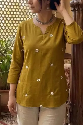 Women floral embroidered thread work floral kurta