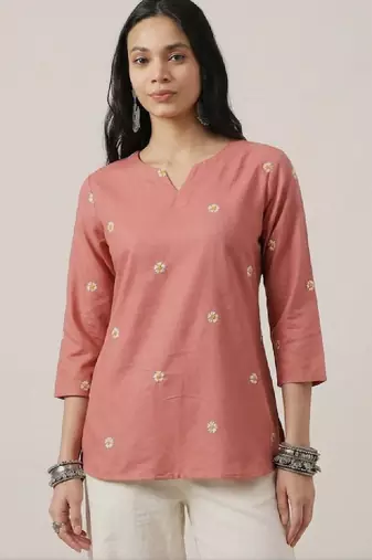 Women floral embroidered floral kurta