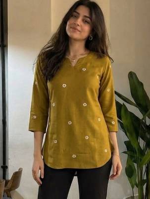 Women floral embroidered thread work kurta 1