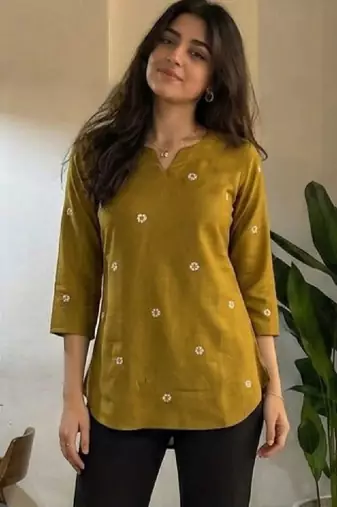 Women floral embroidered thread work kurta