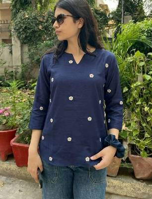 Women floral embroidered floral kurta 1