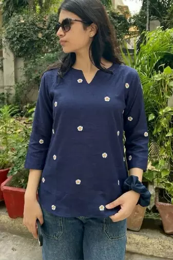 Women floral embroidered floral kurta