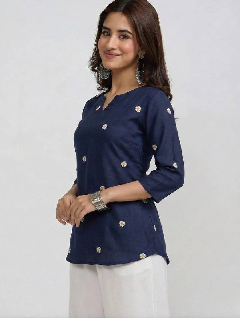 Women floral embroidered floral kurta