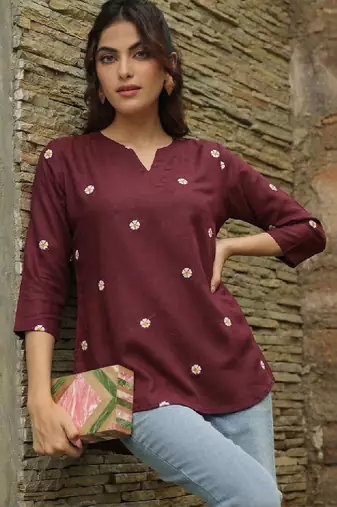 Women floral embroidered kurta