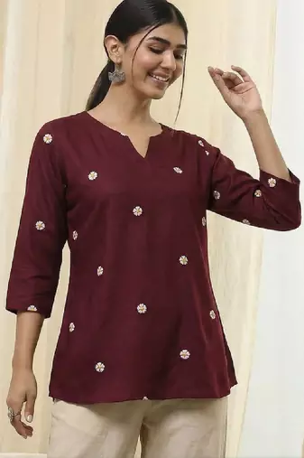Women floral embroidered kurta