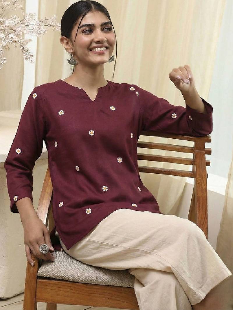 Women floral embroidered kurta