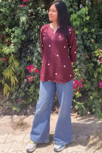 Women floral embroidered kurta
