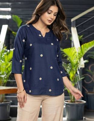 Women floral embroidered floral kurta 1