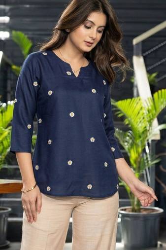 Women floral embroidered floral kurta