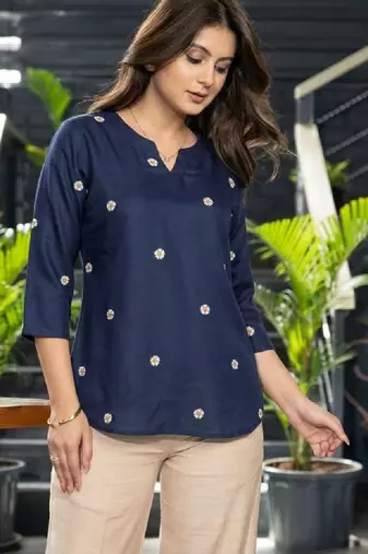 Women floral embroidered floral kurta
