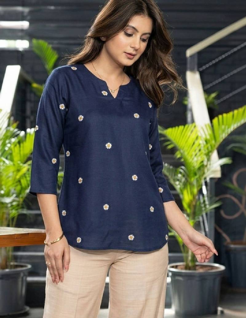 Women floral embroidered floral kurta