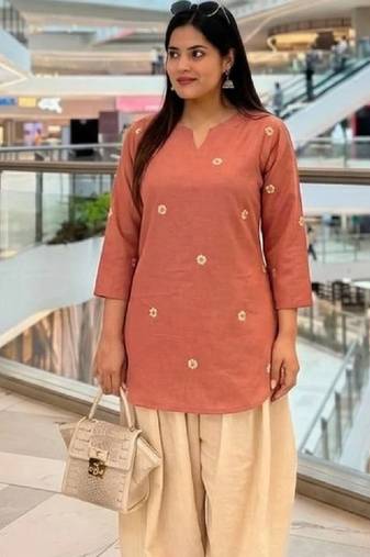 Women floral embroidered thread work floral kurta