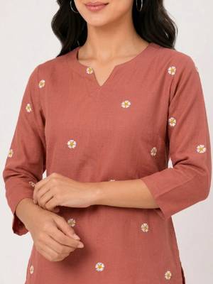 Women floral embroidered thread work floral kurta 3