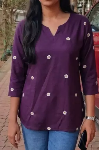 Women floral embroidered floral kurta