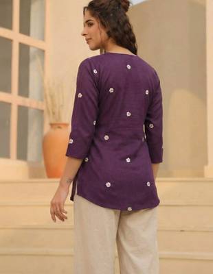 Women floral embroidered floral kurta 4