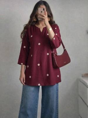 Women floral embroidered thread work kurta 1