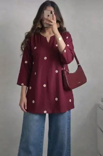 Women floral embroidered thread work kurta