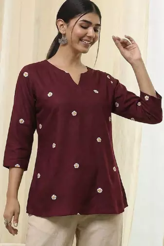 Women floral embroidered thread work kurta