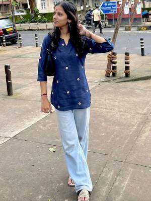 Women floral embroidered floral kurta 1