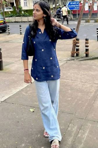 Women floral embroidered floral kurta