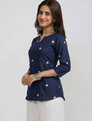 Women floral embroidered floral kurta 3